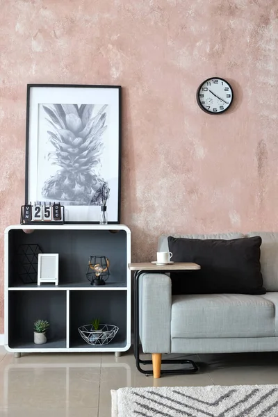 Comfortable Sofa Table Color Wall Room — Stock Photo, Image
