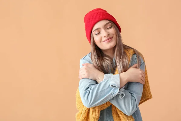 Young Woman Hugging Herself Color Background — Stock Photo, Image