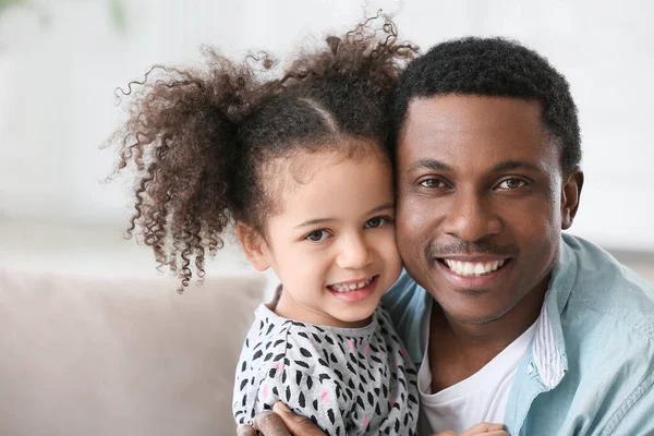 Portrait Happy African American Father His Little Daughter Home — Stock Photo, Image