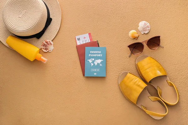 Туристичні Приналежності Імунний Паспорт Кольоровому Фоні — стокове фото