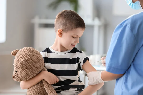 Doctor Vaccinating Little Boy Clinic — Stock Photo, Image