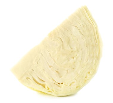 Beyaz arka planda taze kesilmiş lahana