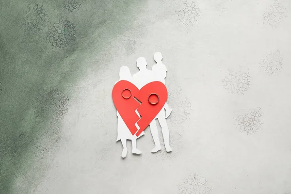 Figures Family Broken Heart Rings Color Background — Stock Photo, Image