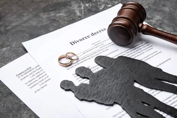 Figures Family Judge Gavel Divorce Decree Closeup — Stock Photo, Image