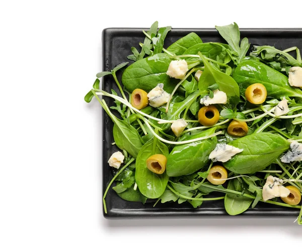 Talíř Chutného Salátu Olivami Bílém Pozadí — Stock fotografie
