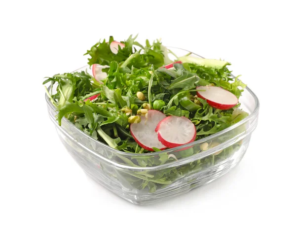 Skål Välsmakande Sallad Med Färska Grönsaker Vit Bakgrund — Stockfoto