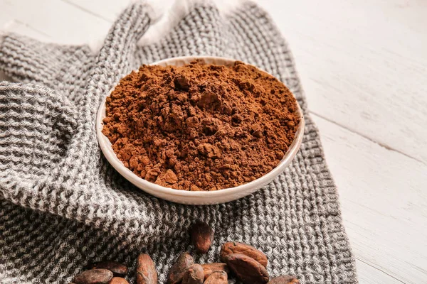 Cuenco Con Cacao Polvo Sobre Fondo Madera Claro — Foto de Stock