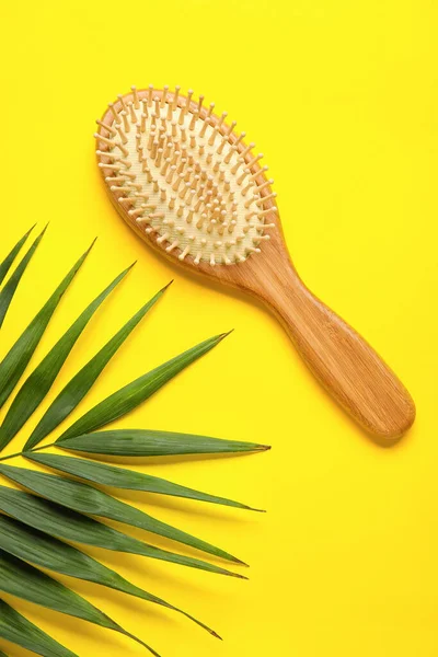 Wooden Hair Brush Color Background — Stock Photo, Image