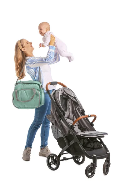 Mulher Com Seu Bebê Bonito Carrinho Fundo Branco — Fotografia de Stock