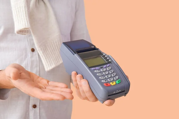 Man Payment Terminal Color Background Closeup — Stock Photo, Image