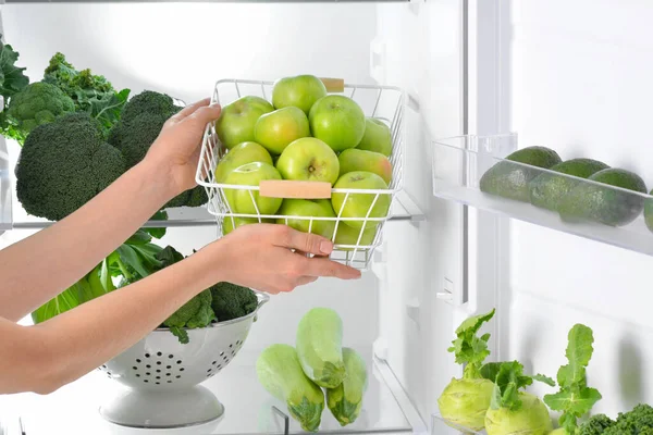 Female Hands Basket Fresh Apples Fridge — Stock Photo, Image