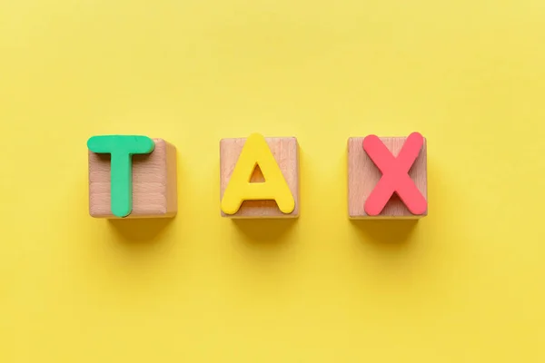 Кубики Словом Tax Цветном Фоне — стоковое фото