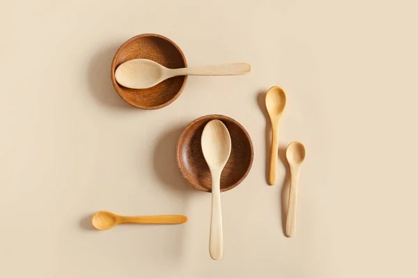 Wooden Spoons Bowls Color Background — Stock Photo, Image