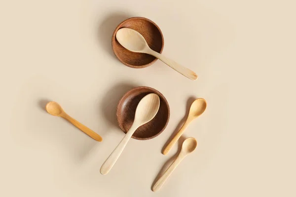 Wooden Spoons Bowls Color Background — Stock Photo, Image