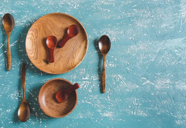 Wooden Spoons Bowls Color Background — Stock Photo, Image
