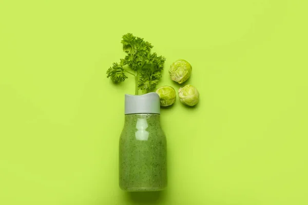 Bottle Healthy Green Smoothie Parsley Cabbage Color Background — Stock Photo, Image