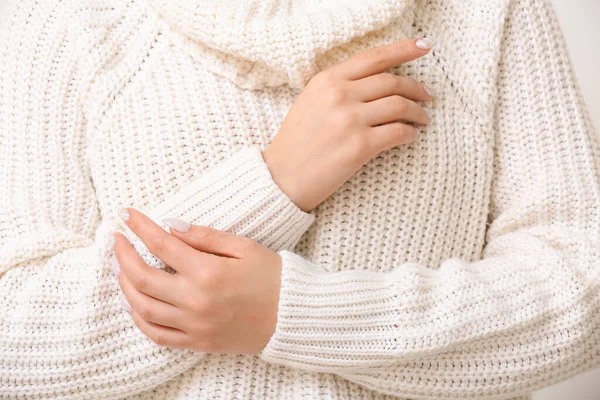 Mujer Joven Con Hermosa Manicura Primer Plano — Foto de Stock