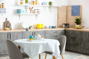 Modern konforlu mutfağın içi