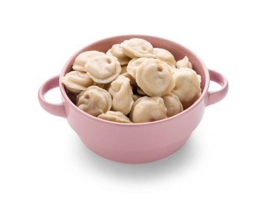 Beyaz arka planda lezzetli hamur tatlısı olan kase