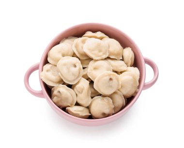 Beyaz arka planda lezzetli hamur tatlısı olan kase