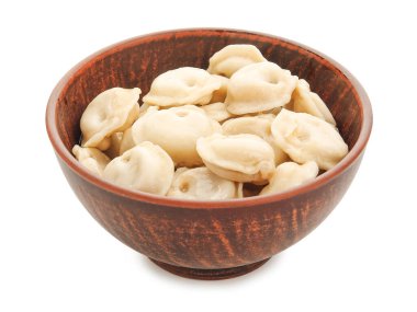 Beyaz arka planda lezzetli hamur tatlısı olan kase