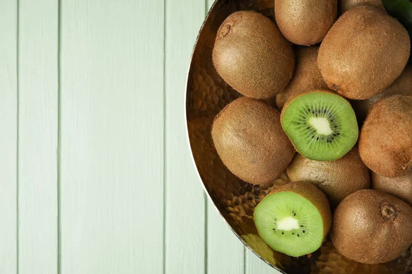 Bowl Tasty Kiwi Color Wooden Background — Stock Photo, Image