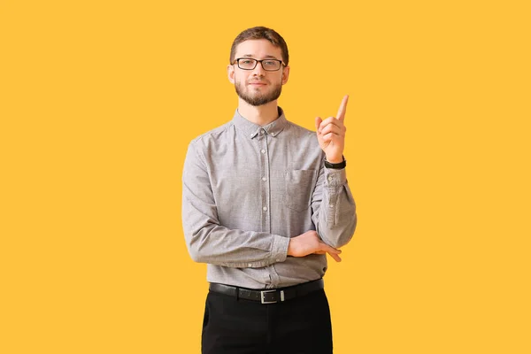 Handsome Man Pointing Something Color Background — Stock Photo, Image