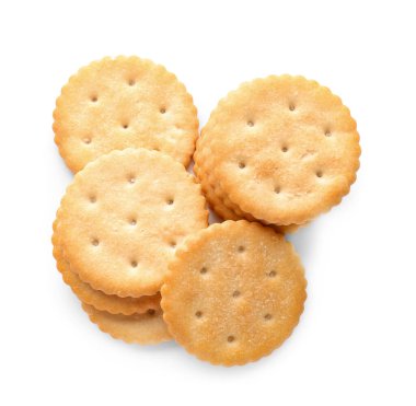 Beyaz arka planda lezzetli krakerler