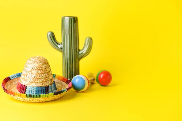 Kaktus Maracas Och Sombrero Hatt Färg Bakgrund — Stockfoto