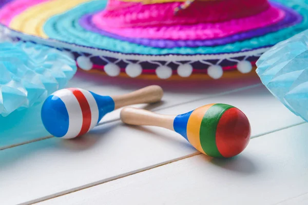 Maracas Sombrero Chapéu Fundo Madeira Leve — Fotografia de Stock