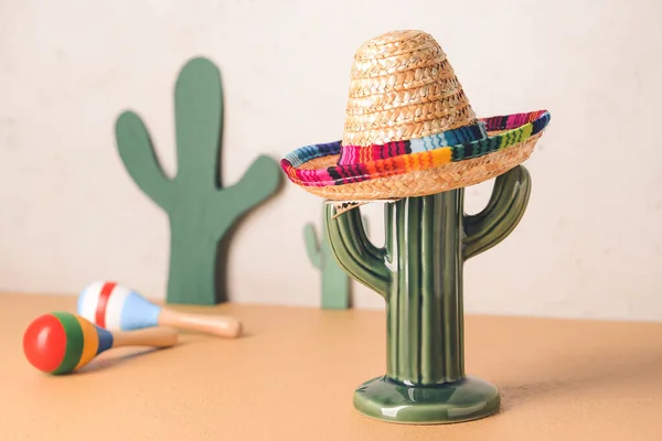 Cactus Maracas Cappello Sombrero Fondo Chiaro — Foto Stock