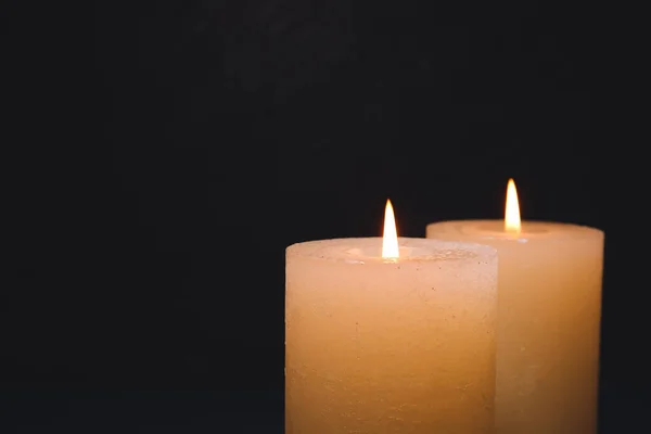 Velas Ardientes Sobre Fondo Oscuro — Foto de Stock