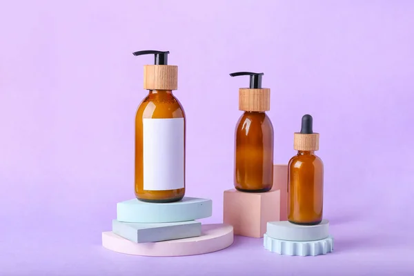Butelki Kosmetyków Włosów Tle Koloru — Zdjęcie stockowe