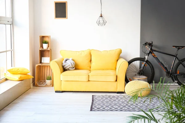 Şık Bir Oturma Odasının Içinde Bisiklet — Stok fotoğraf