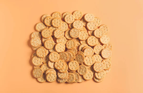 Galletas Sabrosas Sobre Fondo Color — Foto de Stock