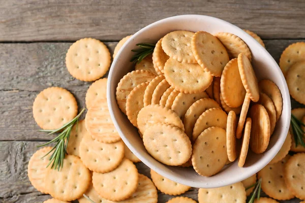 Bowl Tasty Crackers Wooden Background — Stock Photo, Image