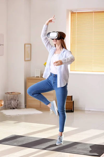 Young Woman Virtual Reality Glasses Dancing Home — Stock Photo, Image