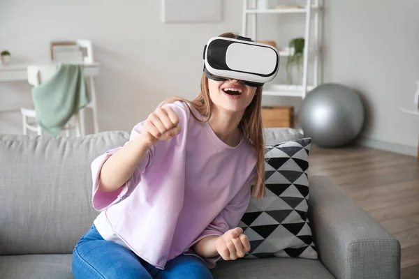 Young Woman Virtual Reality Glasses Home — Stock Photo, Image