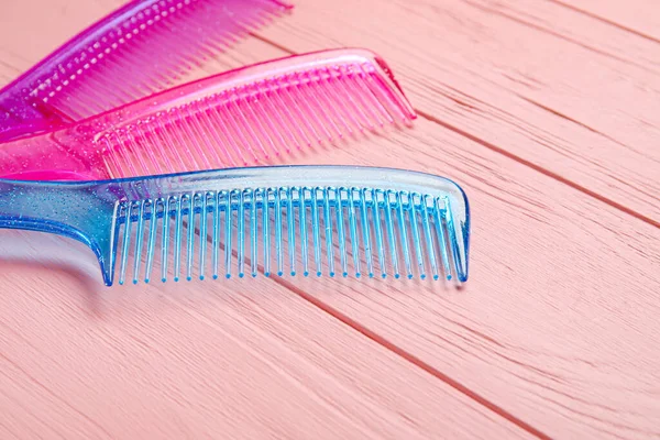 Plastic Hair Combs Color Wooden Background — Stock Photo, Image