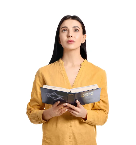 Giovane Donna Con Bibbia Sfondo Bianco — Foto Stock