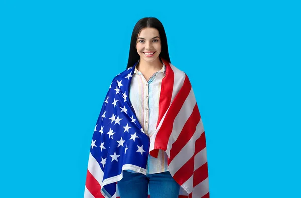 Гарна Молода Жінка Американським Прапором Кольоровому Тлі — стокове фото