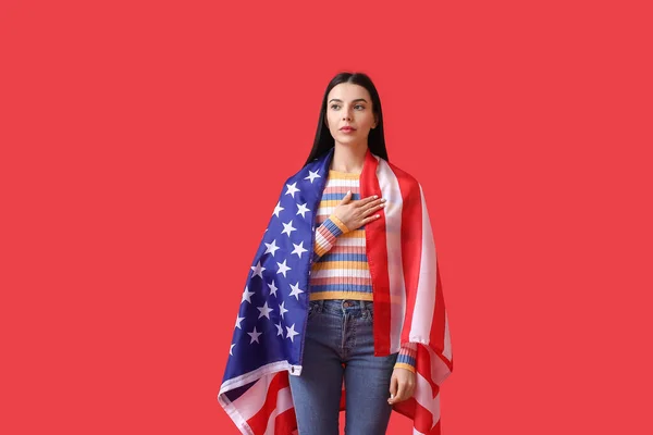 Молода Жінка Американським Прапором Кольоровому Тлі Свято Спомину — стокове фото