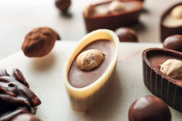 Chutné Čokoládové Bonbóny Světlém Pozadí Detailní Záběr — Stock fotografie