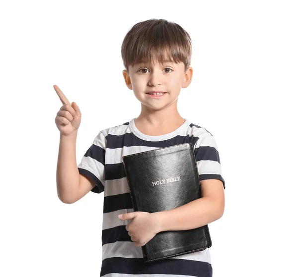 Mały Chłopiec Biblią Wskazujący Coś Białym Tle — Zdjęcie stockowe