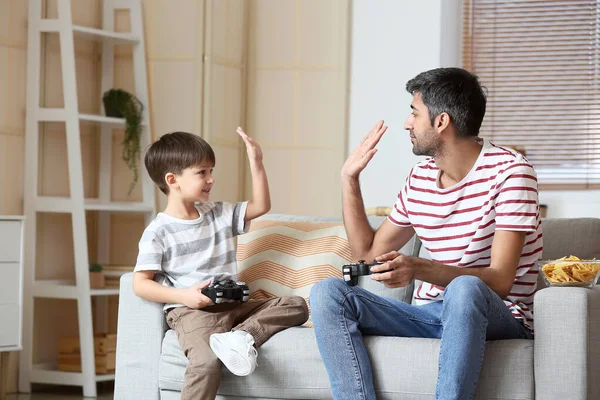 Father Little Son Playing Video Games Home — Stock Photo, Image