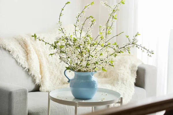 Vase Beautiful Blooming Branches Table Room — Stock Photo, Image