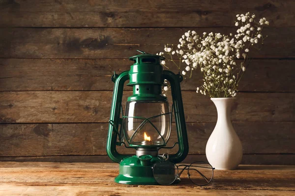 Stylish Retro Lamp Eyeglasses Vase Flowers Wooden Background — Stock Photo, Image