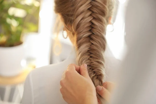 Cabeleireiro Trabalhando Com Cliente Salão Beleza — Fotografia de Stock