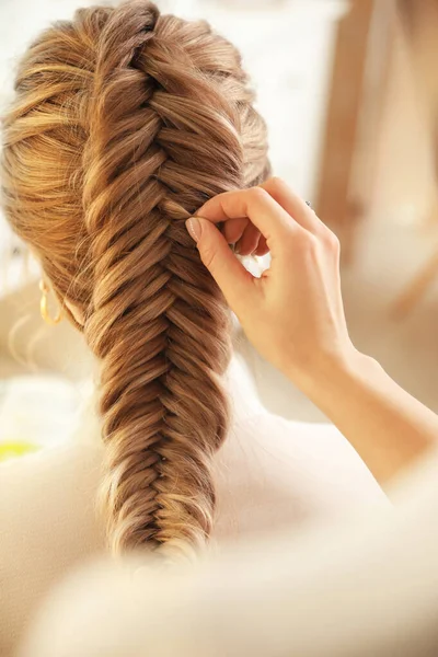 Peluquería Trabajando Con Cliente Salón Belleza — Foto de Stock