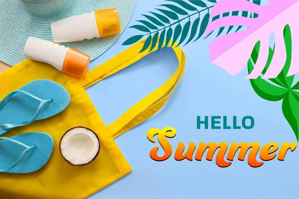 ビーチアクセサリーとテキスト Hello Summer Color Background — ストック写真